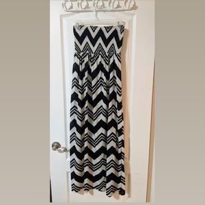 *3/$15 or $5/20 bundle* love, Fire maxi dress (s)